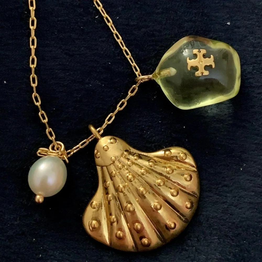 Designers Brands For Customers That Love To Wear Casual and Elegant Accessories